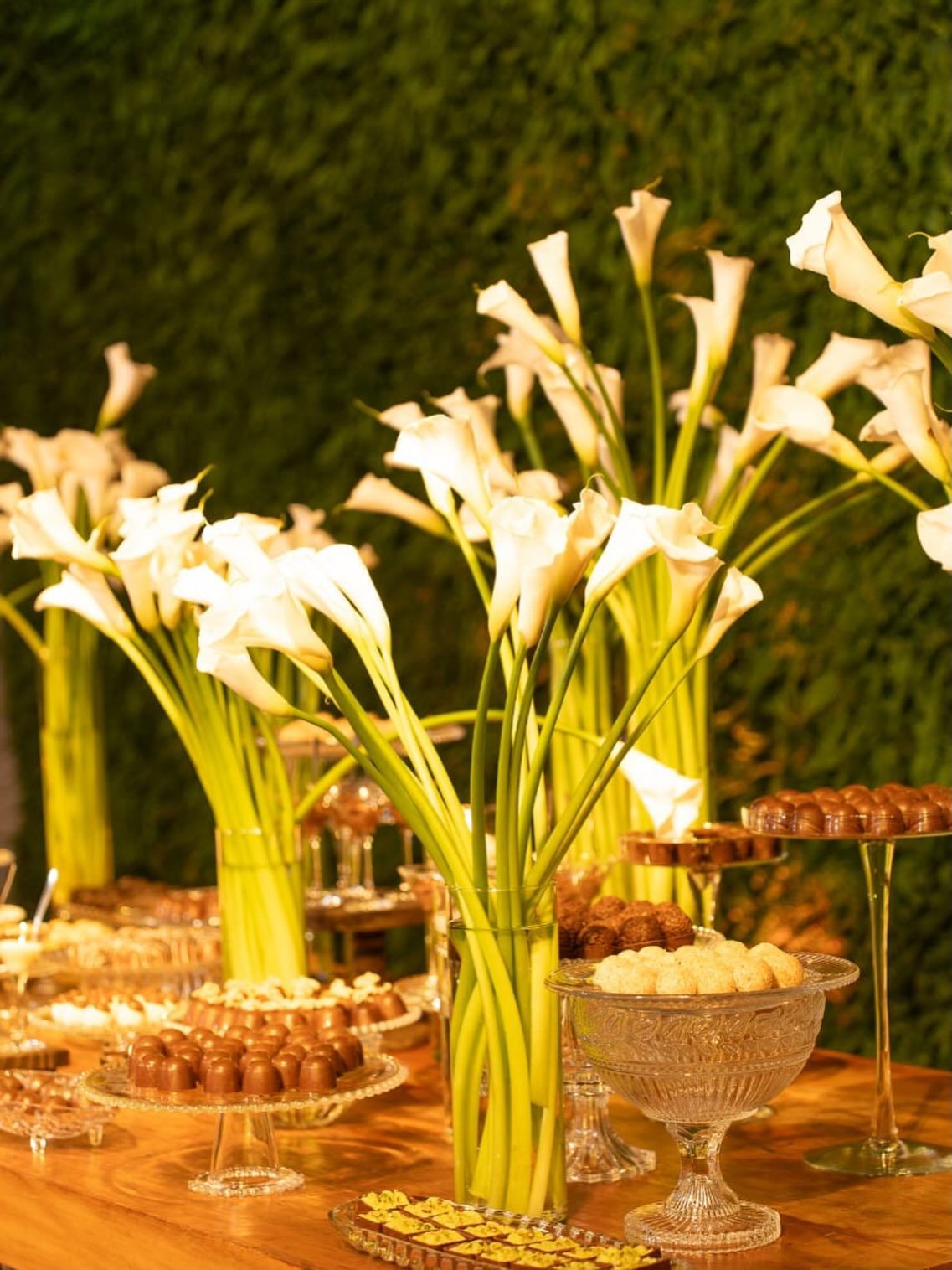 Composição de flores e detalhes produzidos pela Raquel Castro Eventos