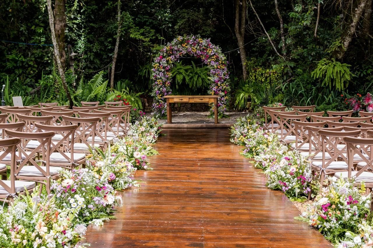 Grande celebração de casamento montada para os convidados